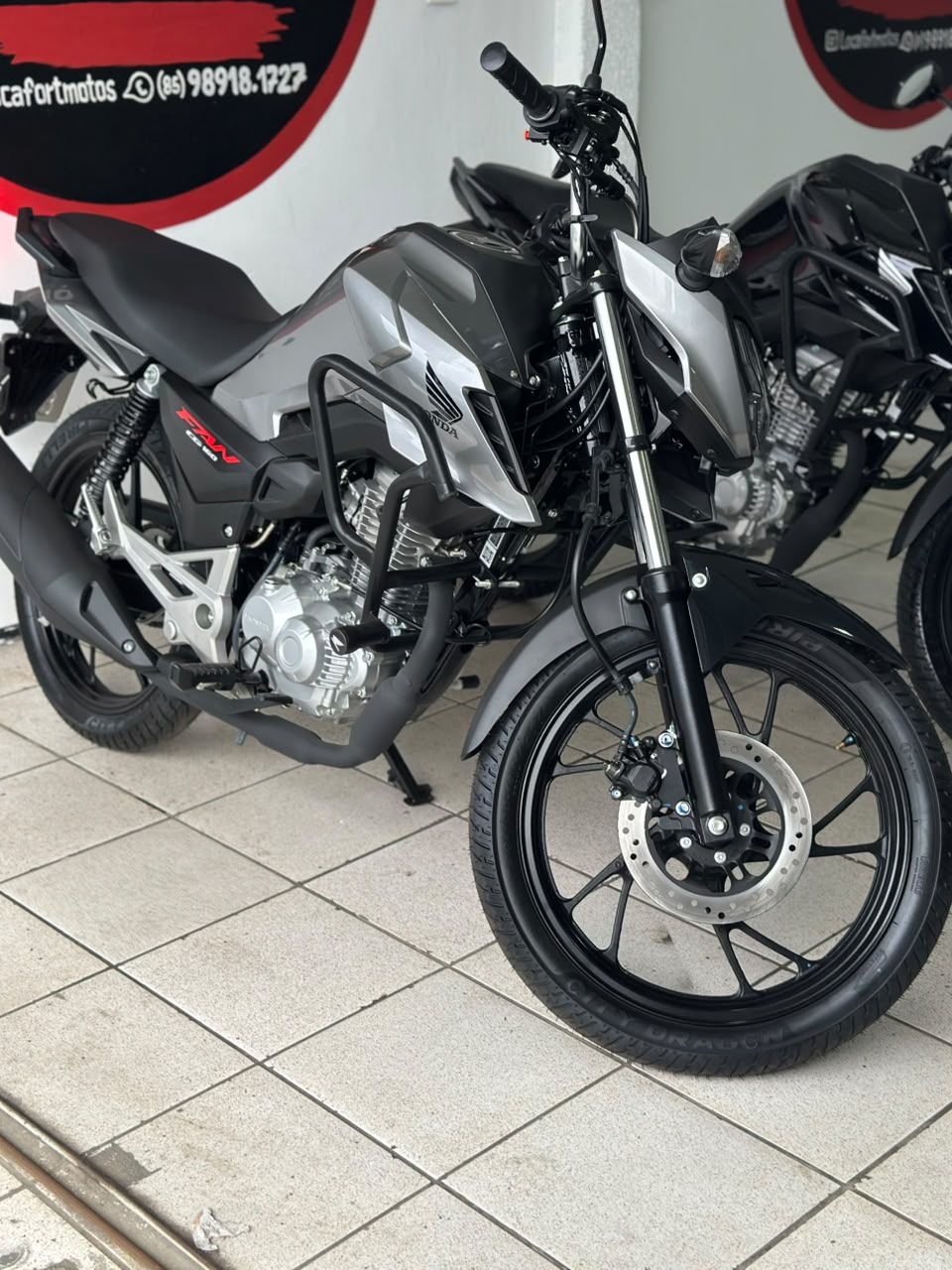 Moto Honda 160 cinza da Locafort